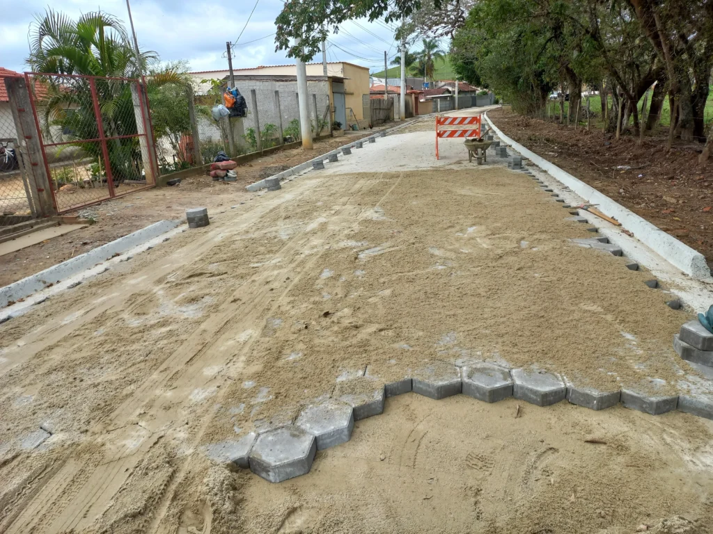 PAVIMENTAÇÃO COM BLOQUETES SEXTAVADOS 4