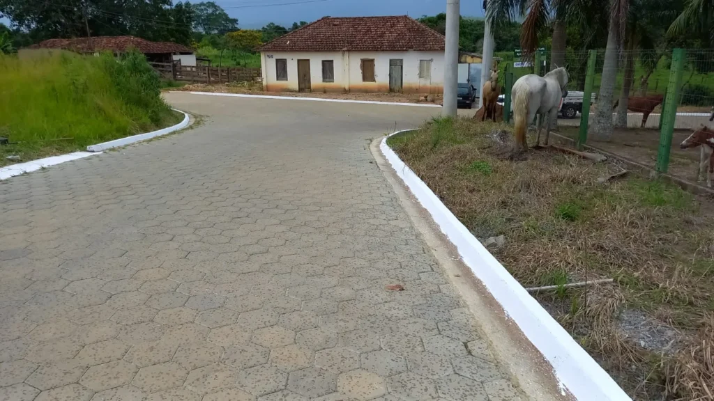 PAVIMENTAÇÃO COM BLOQUETES SEXTAVADOS 8